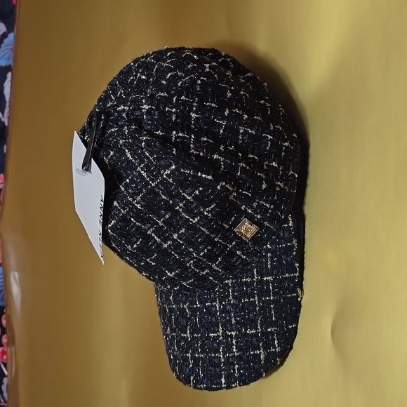 Hat - Picture 2 of 7